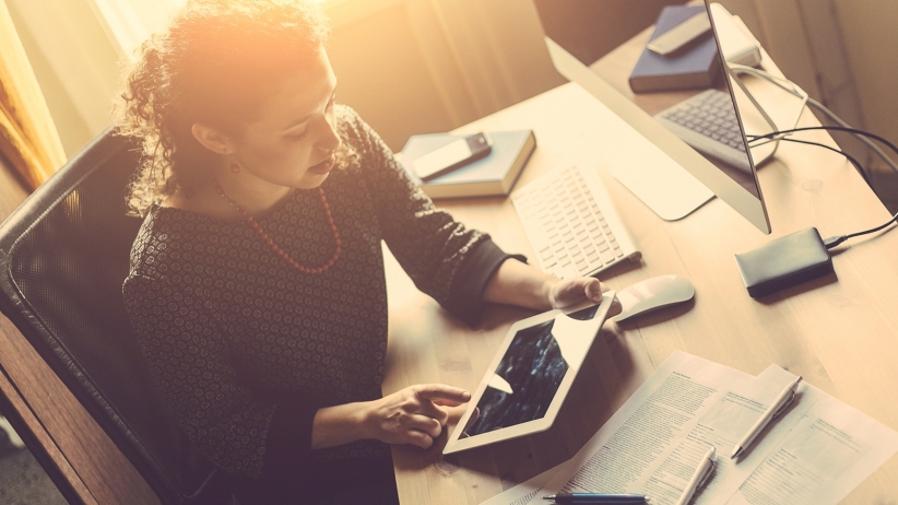 20151020190959-building-a-business-working-at-desk-woman-entrepreneur