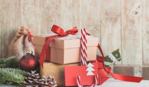 candy-canes-with-red-envelopes-and-gifts_23-2147587149