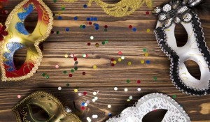 border-from-masks-on-lumber-tabletop_23-2147747720