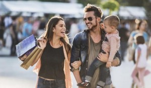 family_shopping_outside_000077071365