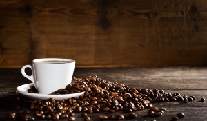 Brasileiro toma 33 litros de café por ano: saiba como deixá-lo mais saudável