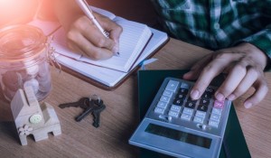 hands-working-with-office-items_1921-178
